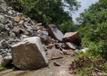 Realiza Cabien trabajos de mantenimiento en caminos afectados por lluvias en Oaxaca