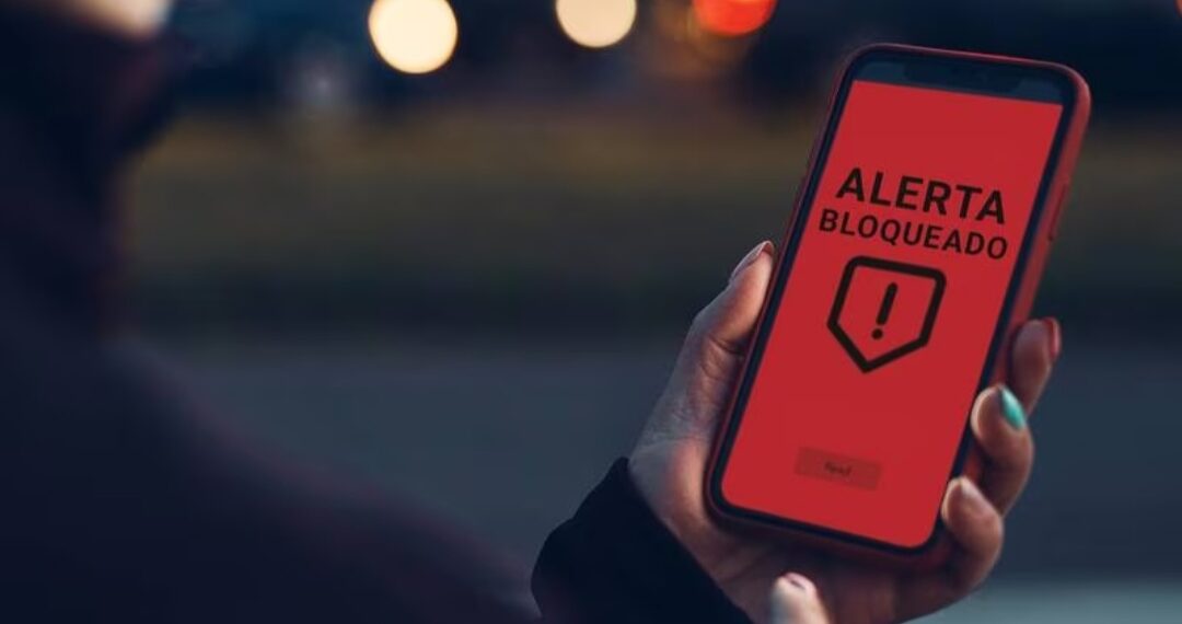 Estas apps de préstamos ‘secuestran’ tu celular si no les pagas