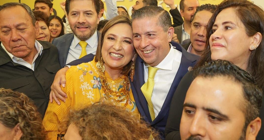 Abraza Xóchitl Gálvez solidaridad del PRD 