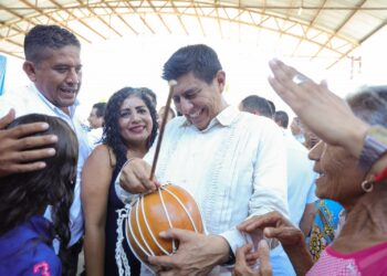 Impulsa Gobierno de Oaxaca acciones en Santiago Llano Grande para mejorar condiciones de vida de sus habitantes