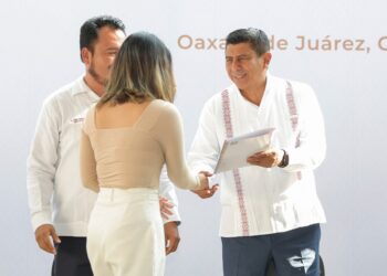 Entrega Gobierno del Estado mil 639 plazas a normalistas, resultado del compromiso con la educación de la niñez