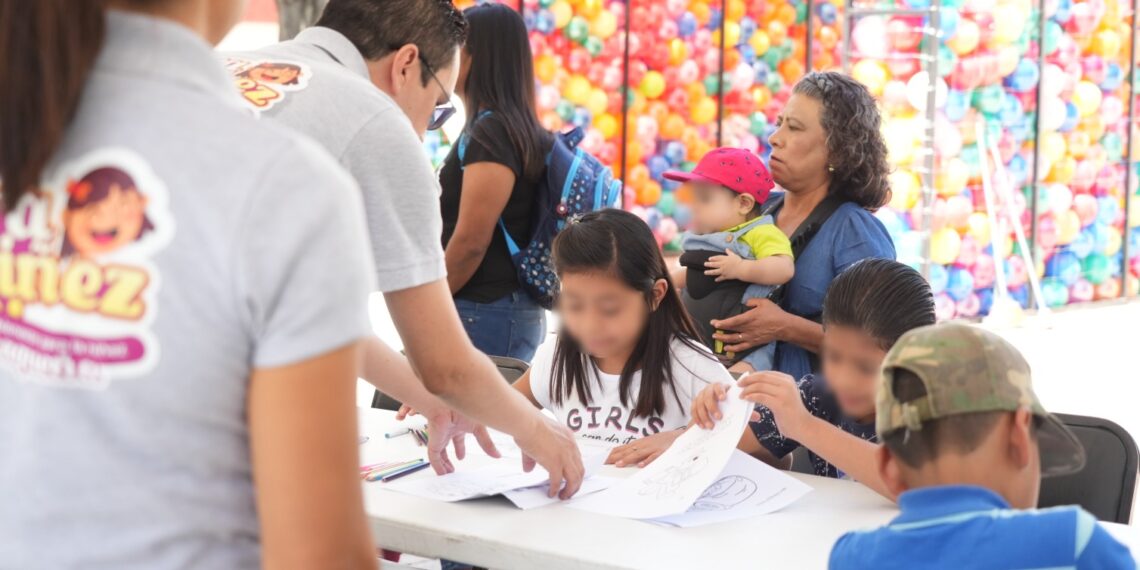 Disfrutan niñas y niños de juegos y recreación con Vera Niñez, en el Llano