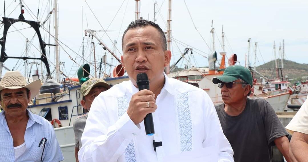 Gestiona y entrega Nino Morales, diésel a Unión de Productores y Organizaciones de la Industria Pesquera