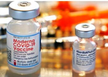 Farmacias en EU sufren escasez de vacunas Pfizer y Moderna contra COVID-19