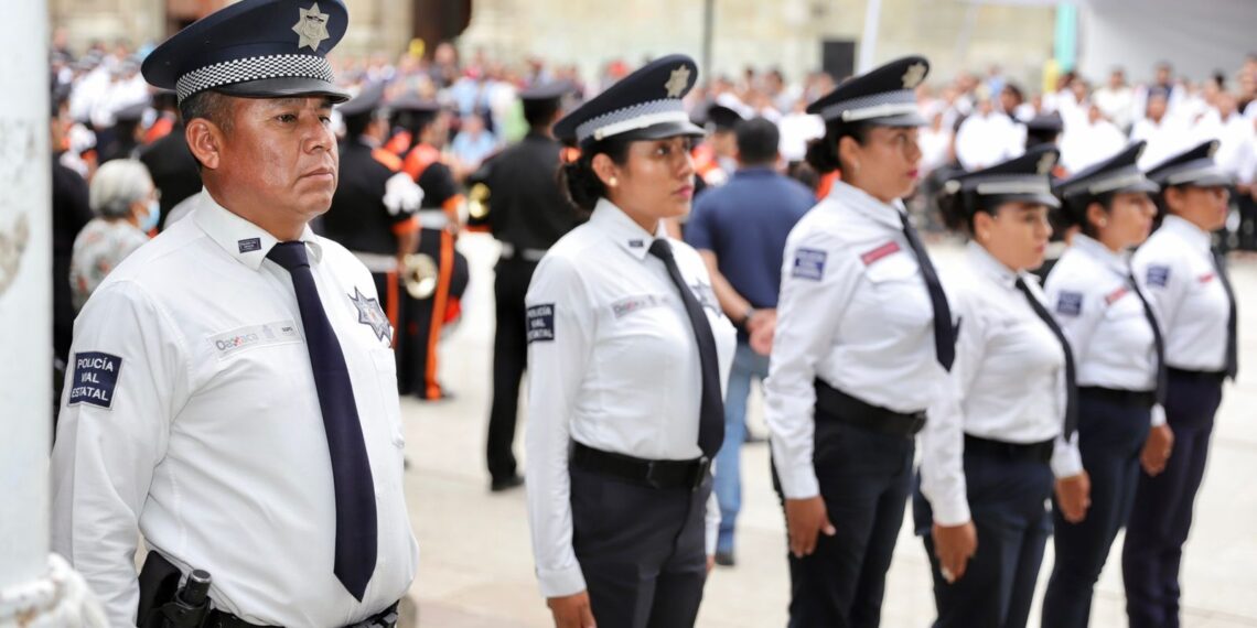 Presiden Ceabien y Soapa ceremonia de arriamiento del Lábaro Patrio