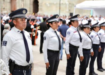 Presiden Ceabien y Soapa ceremonia de arriamiento del Lábaro Patrio