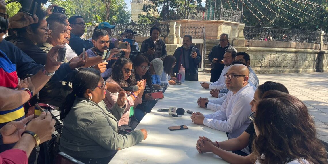 Convoca Gobierno de Oaxaca al diálogo público a extrabajadores del IEBO; estos rechazan ofrecimiento
