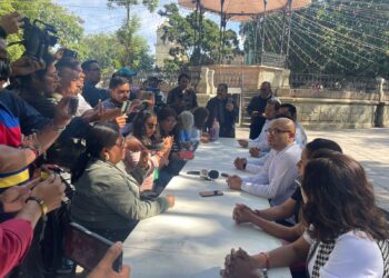 Convoca Gobierno de Oaxaca al diálogo público a extrabajadores del IEBO; estos rechazan ofrecimiento