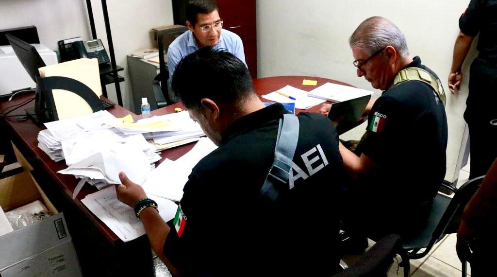 Realiza Fiscalía de Oaxaca operativo en oficinas de Secretaría de Movilidad; asegura equipo de cómputo y documentos