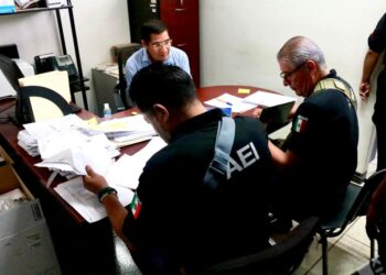 Realiza Fiscalía de Oaxaca operativo en oficinas de Secretaría de Movilidad; asegura equipo de cómputo y documentos