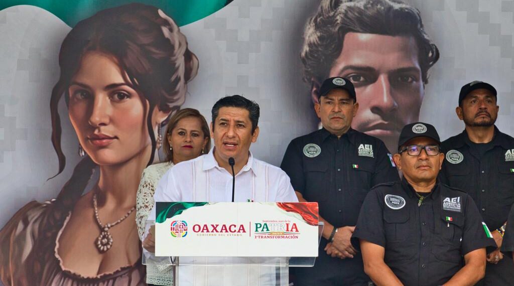 Rinde Fiscalía de Oaxaca honores a la Bandera Nacional en el marco de “Septiembre, mes de la Patria”