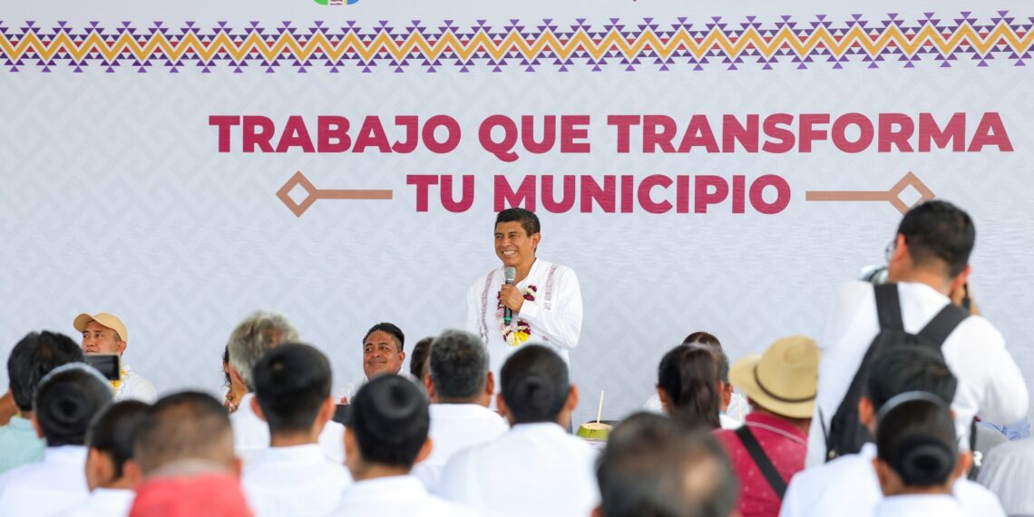 Rescata Gobierno de Salomón Jara templo de Santiago Astata; canalizan recursos por más de 21 millones en apoyos