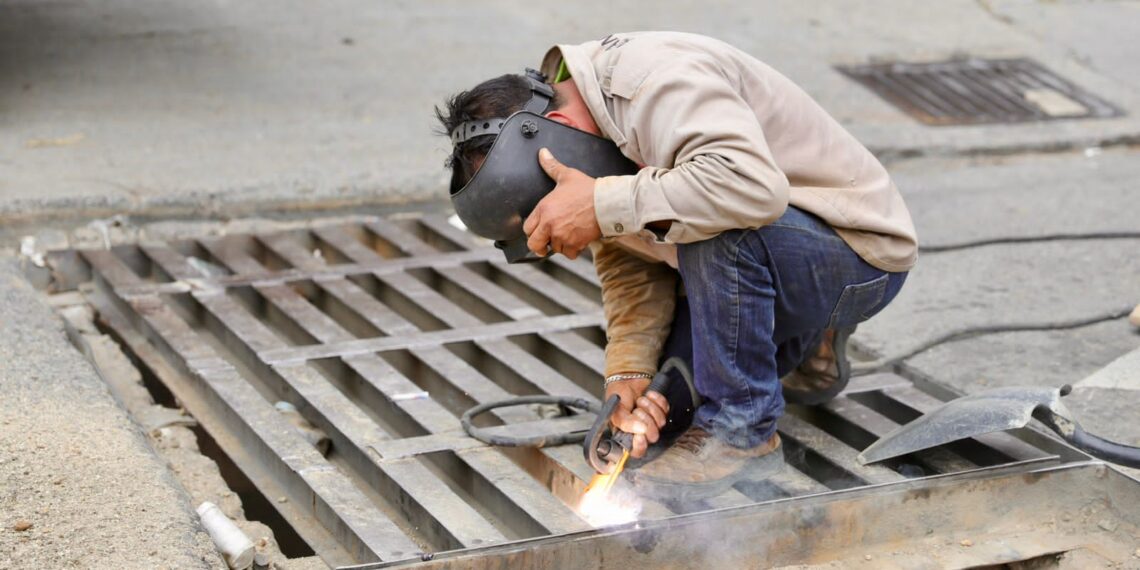 Repara Soapa rejilla pluvial que ponía en riesgo a la población