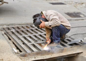 Repara Soapa rejilla pluvial que ponía en riesgo a la población