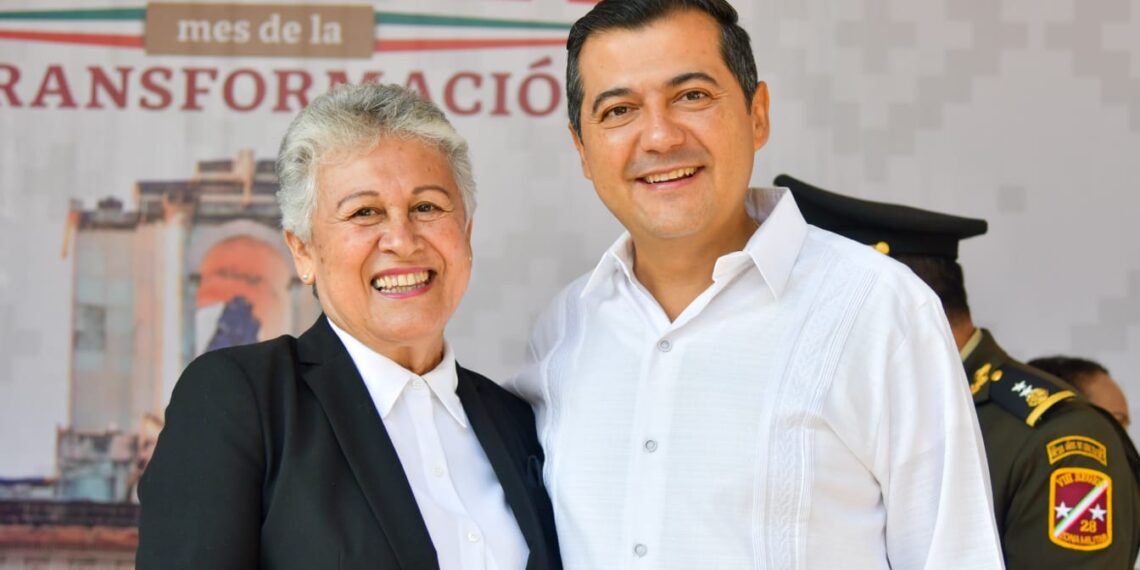 Participa Luis Alfonso Silva Romo en inicio del programa del mes patrio