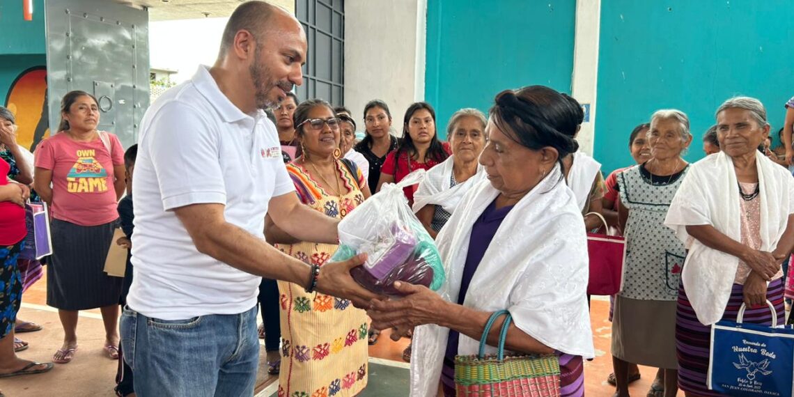 Lleva IFPA módulo de credencialización a artesanas de San Juan Colorado