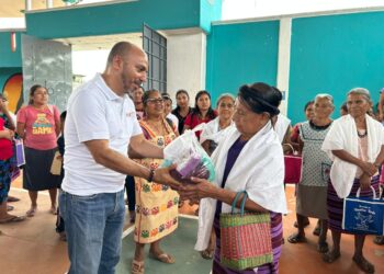 Lleva IFPA módulo de credencialización a artesanas de San Juan Colorado