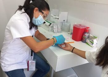 Orientan Coesida y UABJO a estudiantado sobre salud sexual con responsabilidad