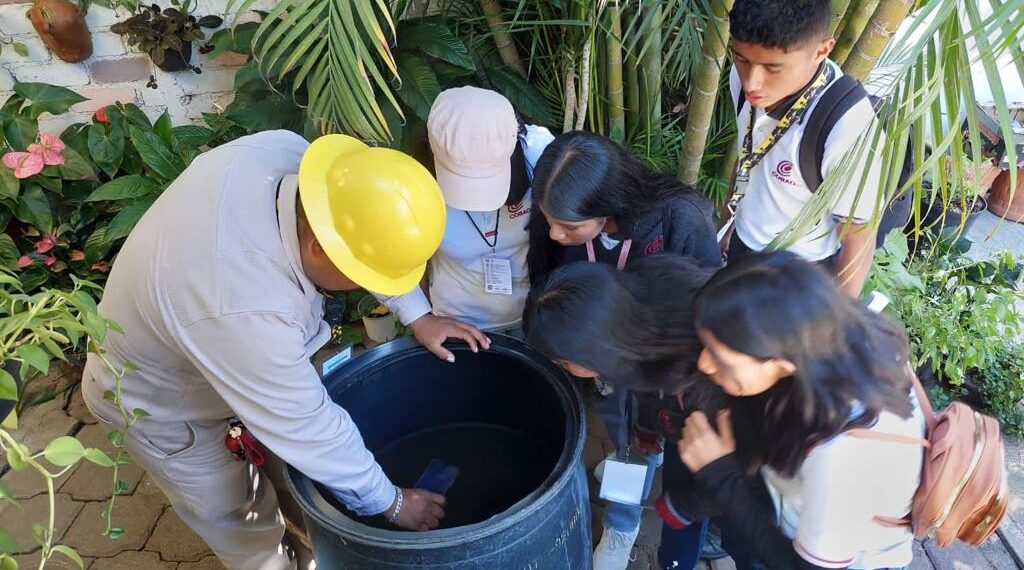Realiza SSO operativo con estudiantes de Cobao para combatir el dengue