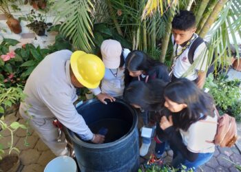 Realiza SSO operativo con estudiantes de Cobao para combatir el dengue