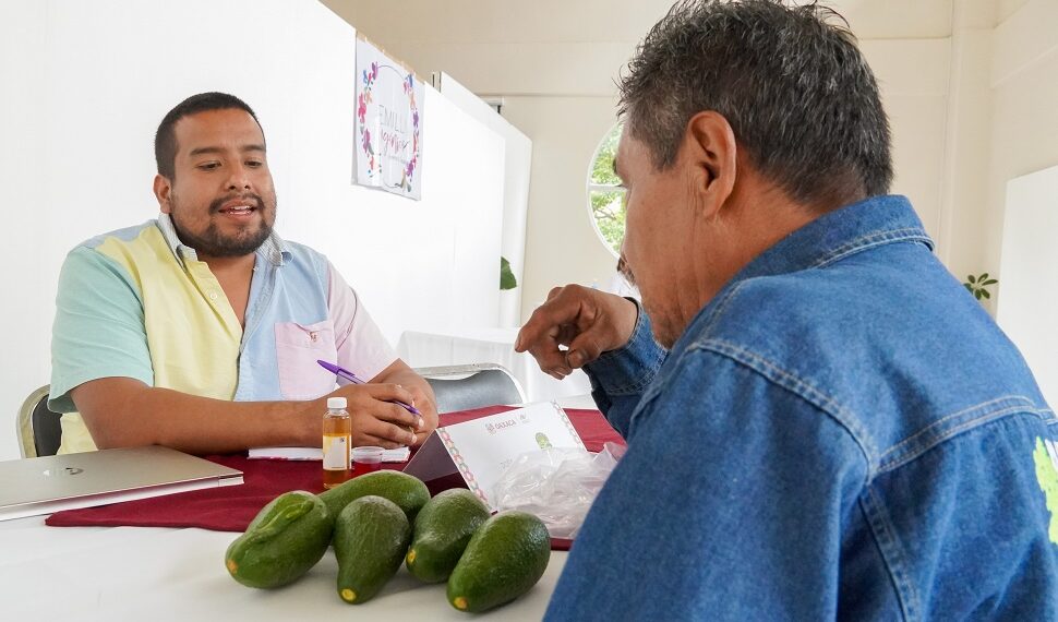 Acerca Sedeco sus servicios del gabinete económico a Huajuapan de León
