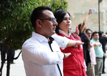 Participan Monte de Piedad del Estado y Cruz Roja Mexicana en arriamiento del Lábaro Patrio