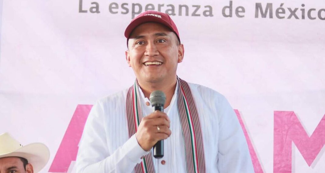 Caminar organizados propone Nino Morales a pueblos de la Sierra Sur