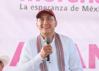Caminar organizados propone Nino Morales a pueblos de la Sierra Sur