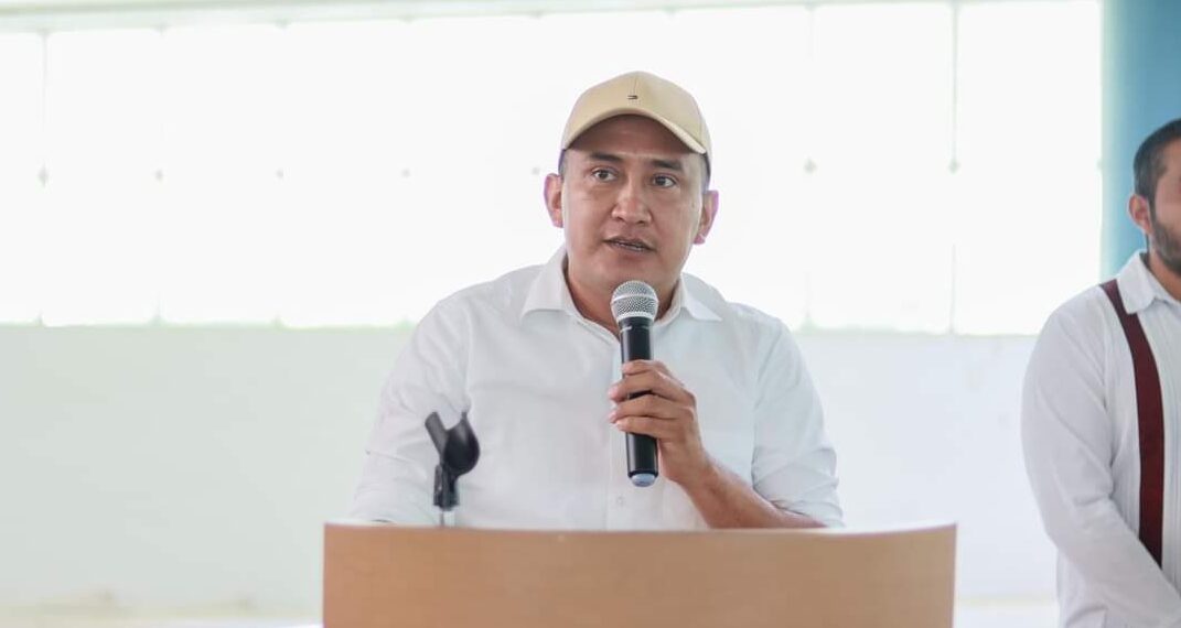 Hacer oír su voz en la toma de decisiones que afectan el futuro del país, pide Nino Morales a jovenes de la UABJO