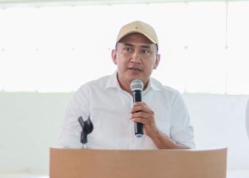 Hacer oír su voz en la toma de decisiones que afectan el futuro del país, pide Nino Morales a jovenes de la UABJO