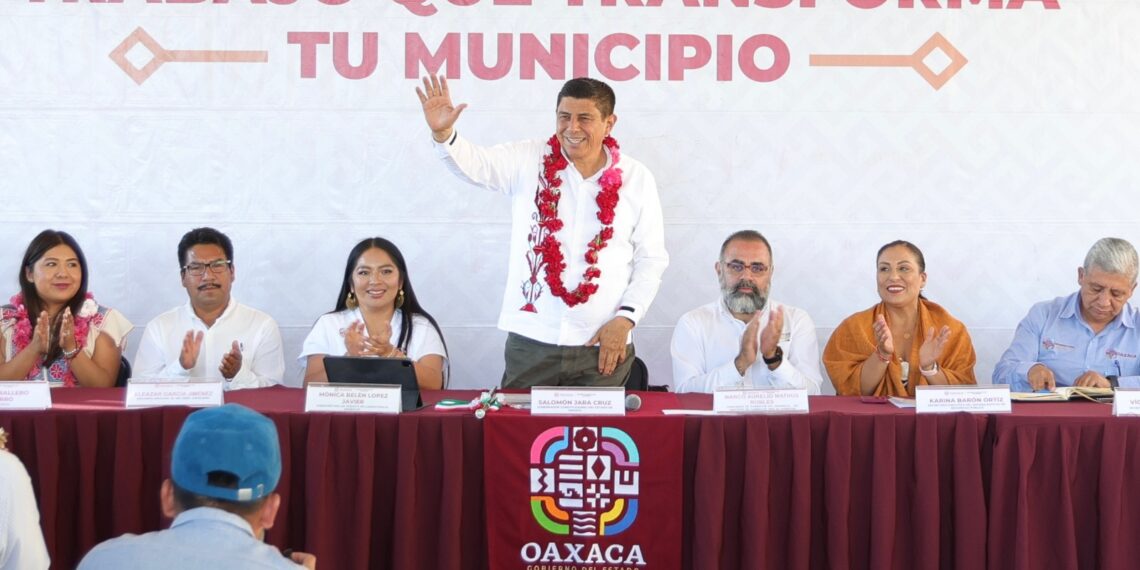 Impulsa Jara Cruz construcción de caminos y el campo en Coxcaltepec Cántaros