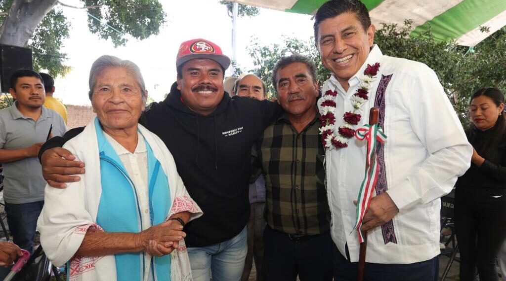 El Gobierno del pueblo invierte en infraestructura educativa y atiende rezagos sociales en Santa María Camotlán