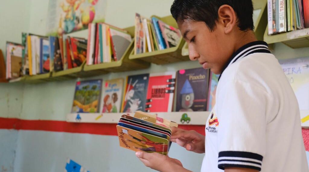 Secretaría de las Culturas y Artes entrega 400 libros a escuela primaria del Istmo