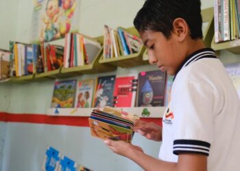 Secretaría de las Culturas y Artes entrega 400 libros a escuela primaria del Istmo