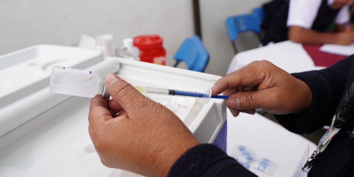 Arranca SSO campaña de vacunación para temporada invernal en Oaxaca