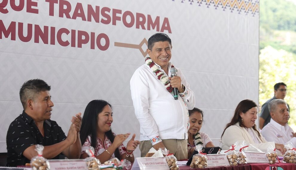 Lleva Salomón Jara Estrategia Trabajo que Transforma tu Municipio con recursos por 8.1 mdp a Santa María Yavesía