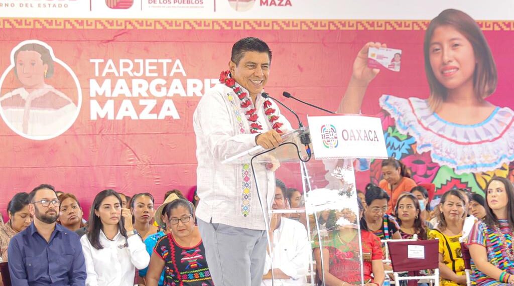 Con entrega de tarjetas Margarita Maza refrenda Gobierno de Oaxaca su compromiso con las mujeres de Tuxtepec