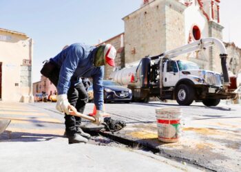 Atiende Soapa colapso de drenaje en el centro de la capital oaxaqueña