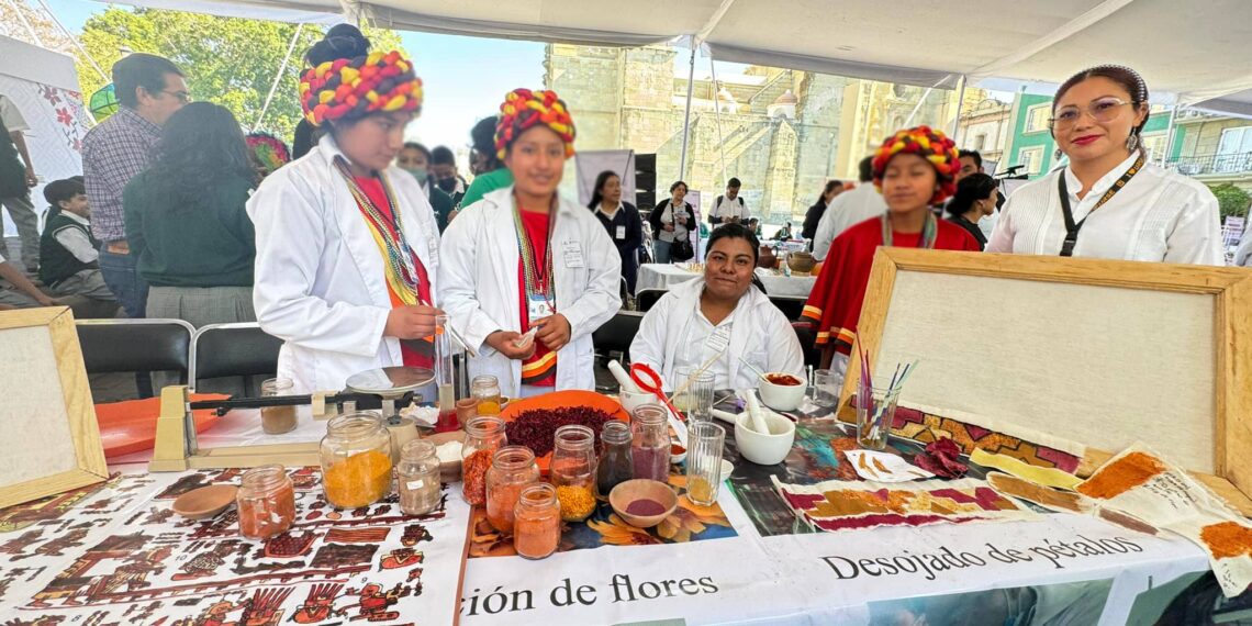 Muestran estudiantes de secundaria talento y vocación científica en Enramada de la Ciencia 2024