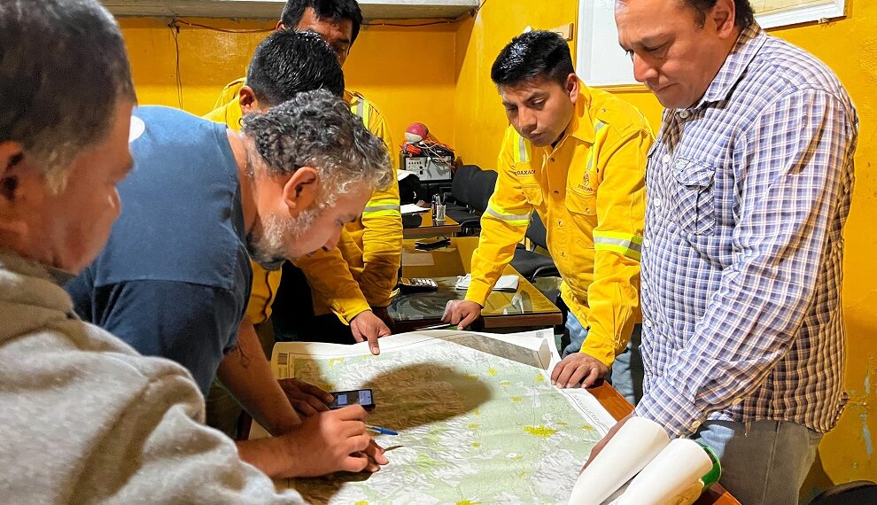 Pone en marcha Coesfo plan de combate de incendio en San Lucas Quiaviní