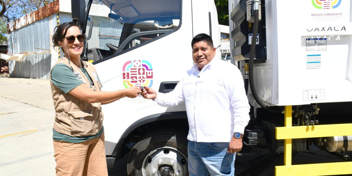 Tendrá Matías Romero Avendaño manejo integral de residuos sólidos con nueva unidad recolectora