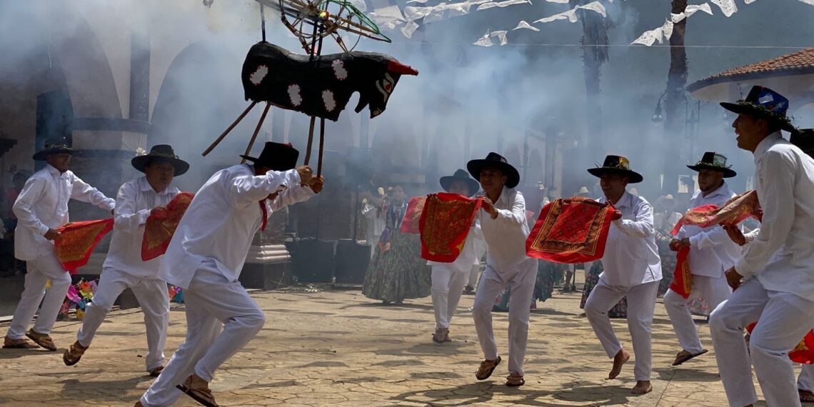 Lanza Seculta convocatoria para elegir delegaciones que participarán en la Guelaguetza 2024