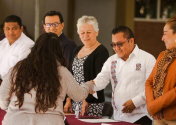 Inicia IEEPO entrega de incentivos del programa Reconocimiento al Desempeño Docente