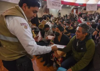 AMLO va por dejar programas sociales como legado en la Constitución
