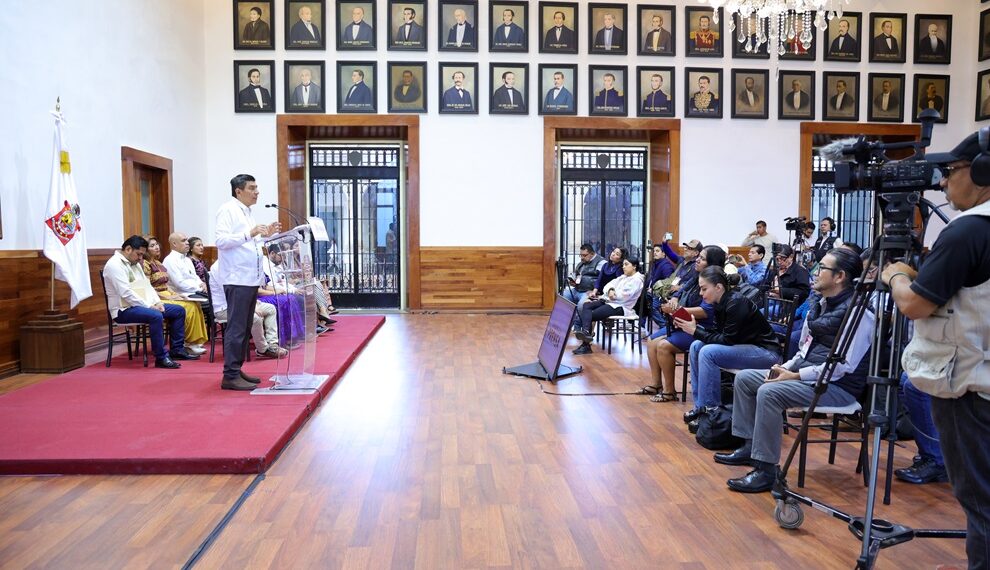 Participa Gobierno del Estado en mesa de atención a magisterio oaxaqueño encabezada por el Presidente de México