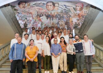 En reunión histórica, evalúan López Obrador, gobernadoras y gobernadores avances en salud